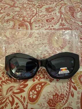 Ryan simkhai black  Polarized Oversized Cat-Eye Sunglasses